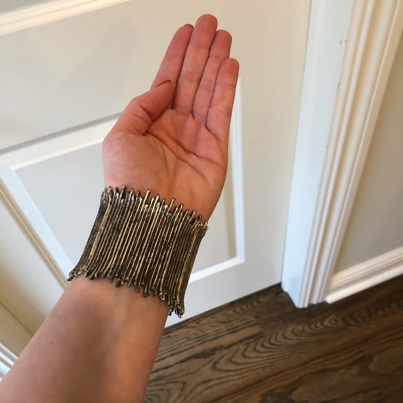 Unique metal cuff - Picture 5 of 5